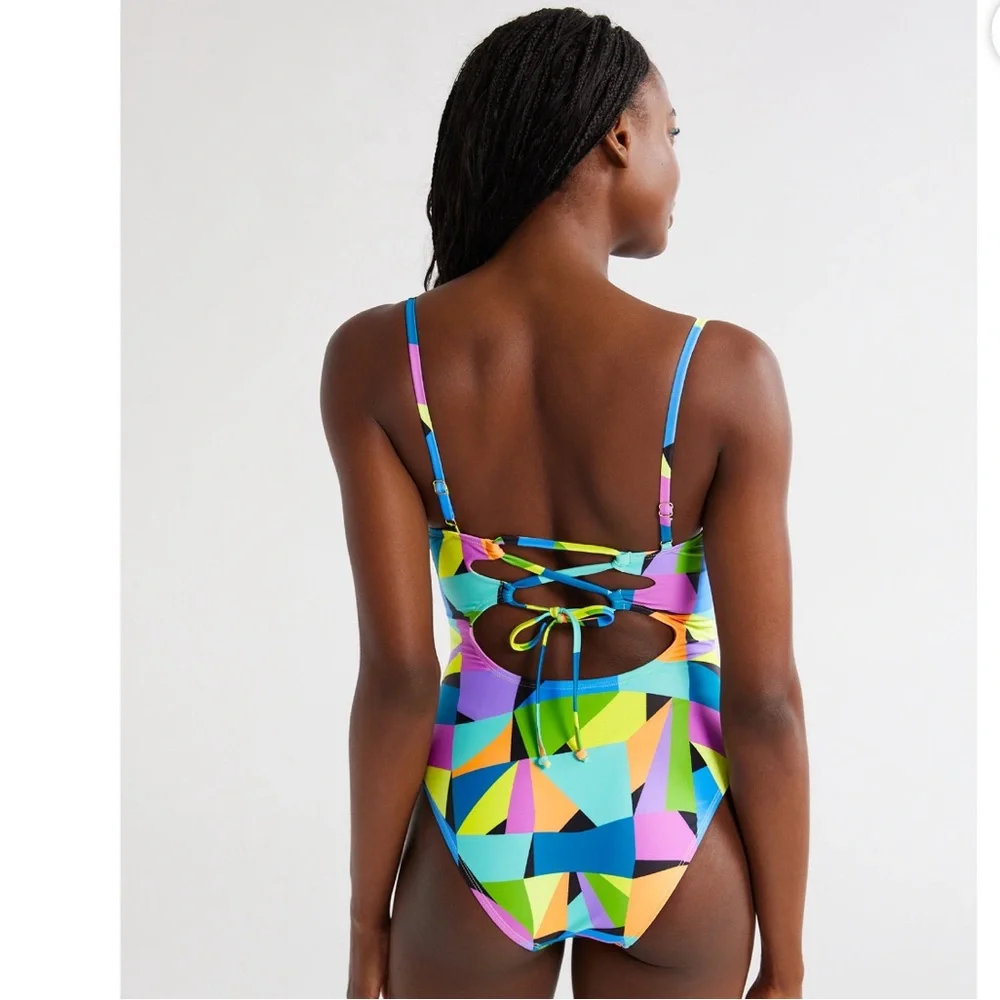 No Boundaries Juniors’ Cut-Out One-Piece Swimsuit - Picture 3 of 5